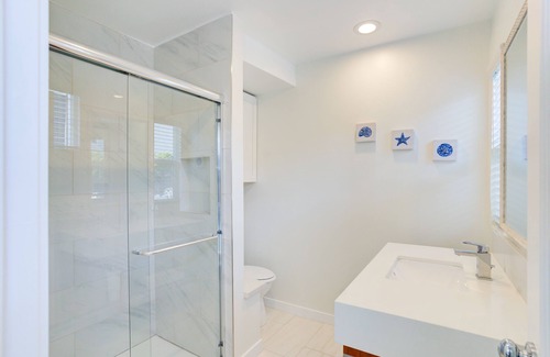Old Towne Apartment | Casa Azul II, Steps to the boardwalk and sand