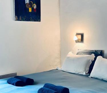 Costieres Apartment | CASA AZUL - jardin, calme, tennis