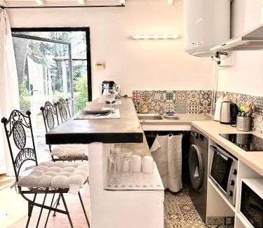 Costieres Apartment | CASA AZUL - jardin, calme, tennis