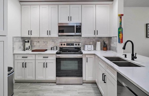 Dolphin's Cove House | ‘Casa Azul’ Modern Ponte Vedra Beach Bungalow