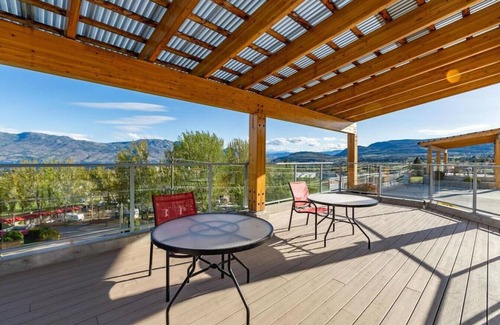 Central Okanagan Condo | Casa Azul! Pool, Hot Tub, Mountain & Lake Views!