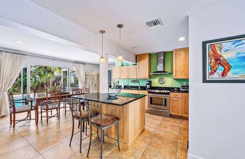 Southside House | Casa Balsinde - Delight in a Private Pool in the Southern End of West Palm