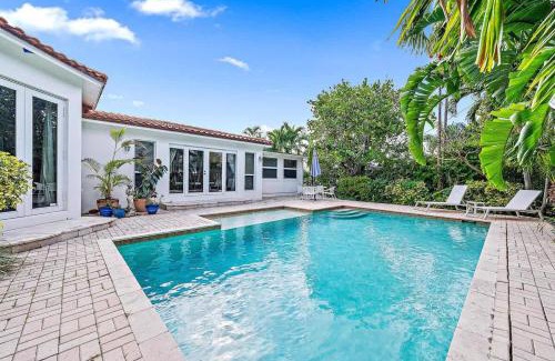 Southside House | Casa Balsinde - Delight in a Private Pool in the Southern End of West Palm