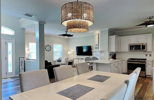Avalon Beach Estates House | Casa Bao | Community Pool + Pet-Friendly + 4 Adult Bikes Included