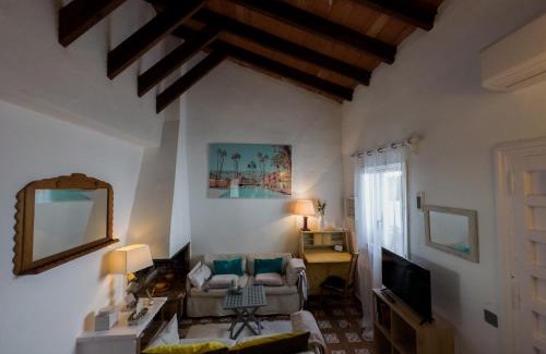 Urbanizacion Pinos Verdes House | Casa Bela, casa reformada en Marbella muy cerca de la playa