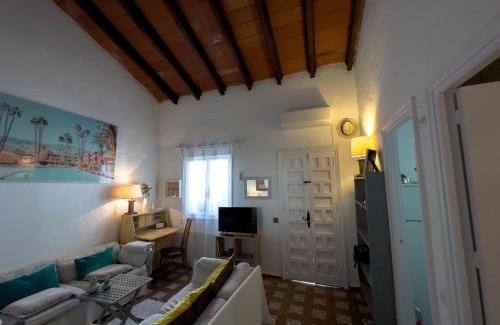 Urbanizacion Pinos Verdes House | Casa Bela, casa reformada en Marbella muy cerca de la playa