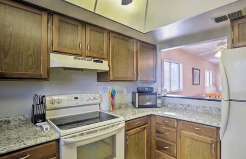 Iona Condo | Casa Bella Condo - Fort Myers - 2br/2ba - 4 miles to FMB and Sanibel Causeway!