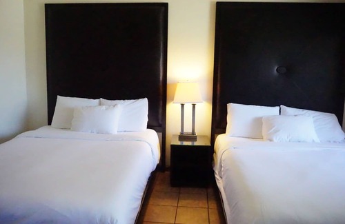 Pico-Union House | Casa Bella Inn - In Los Angeles (Downtown Los Angeles)