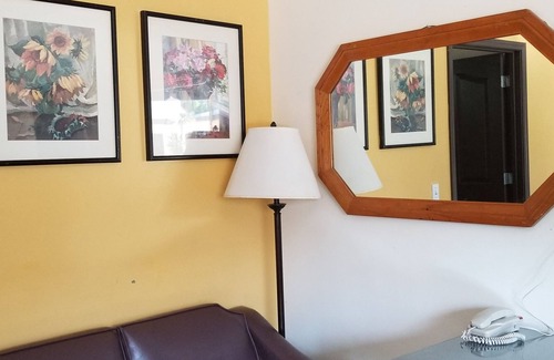 Pico-Union House | Casa Bella Inn - In Los Angeles (Downtown Los Angeles)