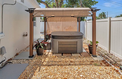 Driftwood House | Casa Bella1:Private Jacuzzi, Pool table, Hardrock