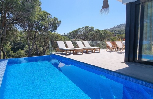 Pals Villa | Casa Blanca, a pearl