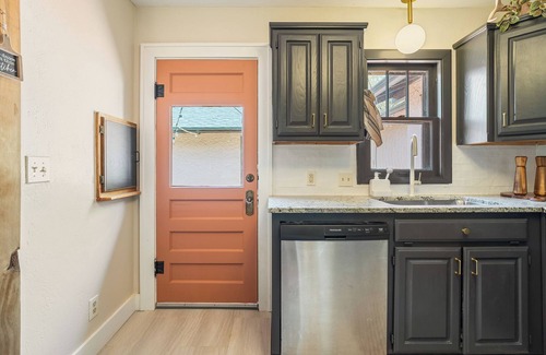 Canyon House | Casa Blanca: A Warm & Welcoming Texas Retreat