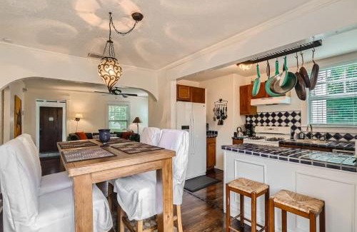 Flamingo Parks House | Casa Blanca - Chic Spanish-Style Cottage with Private Courtyard