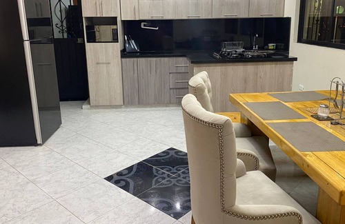 El Penol House | Casa Blanca, con Jacuzzi de Lujo