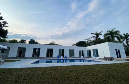 Melgar Villa | Casa Blanca Girardot Melgar