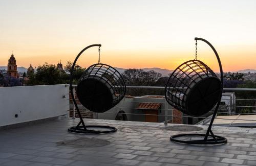 Zona Centro House | Casa Blanca, 2BR Modern Home with Rooftop Views