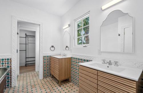 Old Northwood Villa | Casa Blanca