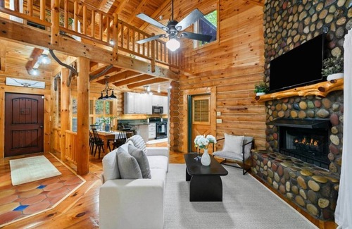 Walnut Mountain House | Casa Bohemia *pool *fishing*mountain views!