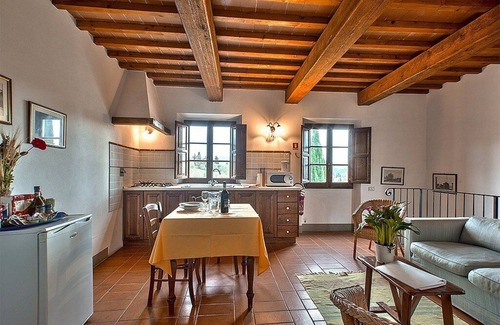 Grassina House | Casa Bonannia B: A cheerful one-story apartment in the characteristic style of the Tuscan countryside.
