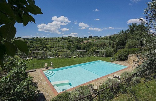 Grassina House | Casa Bonannia B: A cheerful one-story apartment in the characteristic style of the Tuscan countryside.
