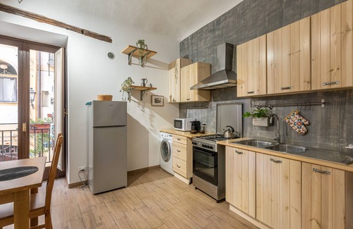 Centro Storico Apartment | Casa Borsa con Balcone by Wonderful Italy