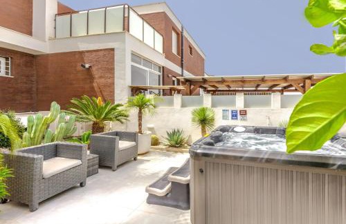 Puerto Marino Villa | Casa Bos Orange Pool and Jacuzzi