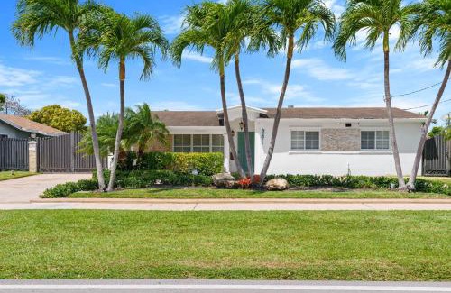 Westchester House | Casa Cabos - Fun in Miami - Pool BBQ - Fit 10