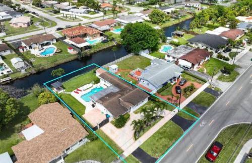 Westchester House | Casa Cabos - Fun in Miami - Pool BBQ - Fit 10