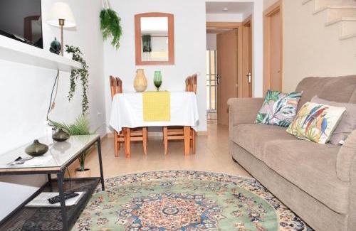 Caleta de Fuste House | Casa Caleta, Beautiful 3-Bed Home, large patio & communal pool