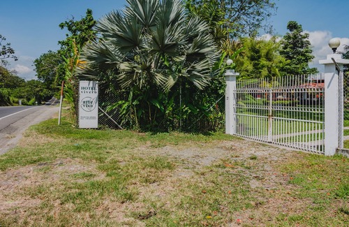 La Tebaida Cottage | Casa Campestre Acogedora con Piscina y Vivero en el Eje Cafetero