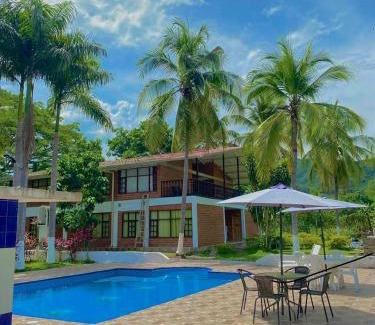 Utica Hotel | Casa campestre el samán