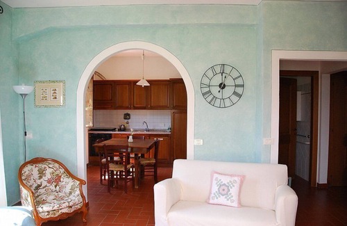 Castelfiorentino House | Casa Cassiodoro B: A characteristic apartment located on top of a small hill, with Free WI-FI.