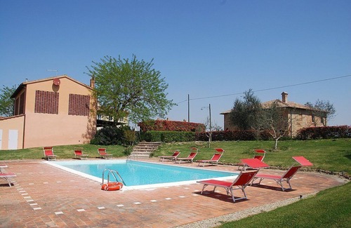 Castelfiorentino House | Casa Cassiodoro E: A welcoming two-story ancient tuscan country house surrounded by vineyards and olive groves, with Free WI-FI.