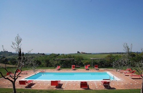 Castelfiorentino House | Casa Cassiodoro F: A graceful apartment surrounded by vineyards and olive groves, with Free WI-FI.