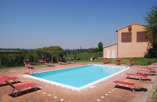 Castelfiorentino House | Casa Cassiodoro F: A graceful apartment surrounded by vineyards and olive groves, with Free WI-FI.