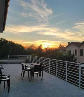 Osimo House | Casa cela
