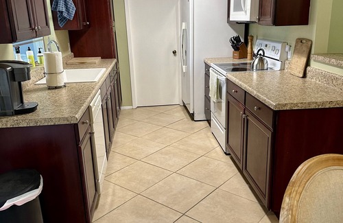Palm City House | Casa Celeste. Fenced Back Yard. Close to Boat Ramp. Children and Dog Friendly.