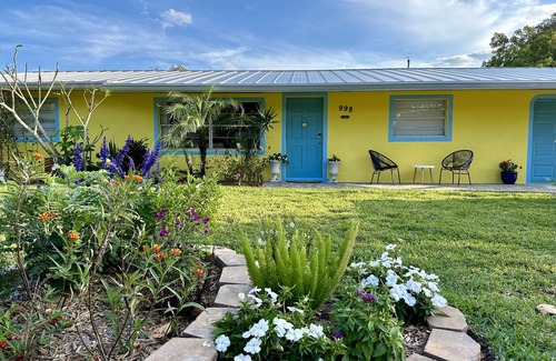 Palm City House | Casa Celeste. Fenced Back Yard. Close to Boat Ramp. Children and Dog Friendly.