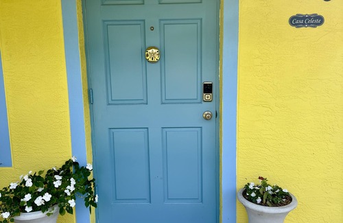 Palm City House | Casa Celeste. Fenced Back Yard. Close to Boat Ramp. Children and Dog Friendly.