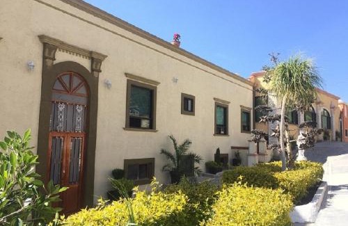 Bernal Hotel | Casa Celia Hotel Restaurante
