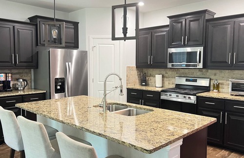 Fort Worth House | Casa Cerca de Restaurantes, Stockyard y Motor Speedway!