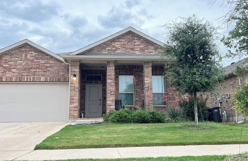 Fort Worth House | Casa Cerca de Restaurantes, Stockyard y Motor Speedway!