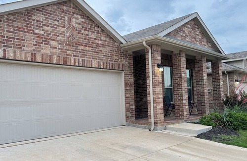 Fort Worth House | Casa Cerca de Restaurantes, Stockyard y Motor Speedway!
