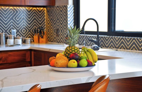 La Paz House | Casa Colibrí - built 2023, Sleeps 8, Secure, 2 blks to Malecon, Private-HTD Pool