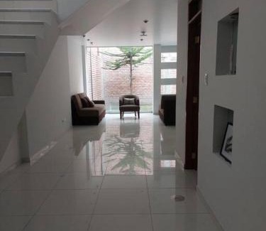 Ayacucho House | Casa completa, 5 dormitorios y jardín