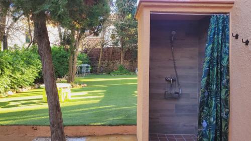 Palamos Villa | Casa con jardín a 45 metros de la playa. ES.