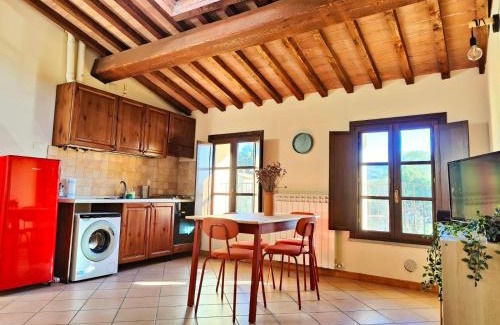 Pieve di Santa Luce Apartment | Casa con piscina tra le colline
