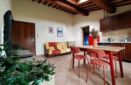 Pieve di Santa Luce Apartment | Casa con piscina tra le colline