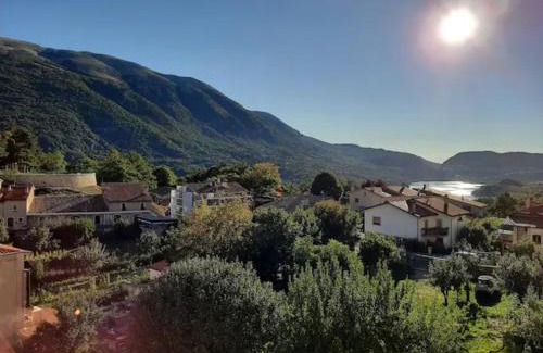 Civitella Alfedena Apartment | Casa con vista lago, Civitella Alfedena