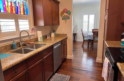 Key West House | Casa Cove Beautiful Tropical 3 KING SUITES Sleeps 8- 2 miles to beach
